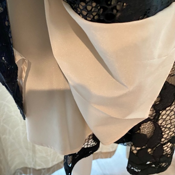 New w/ garment bag Diane Von Furstenberg evening/cocktail, black lace,wrap dress - Picture 8 of 9